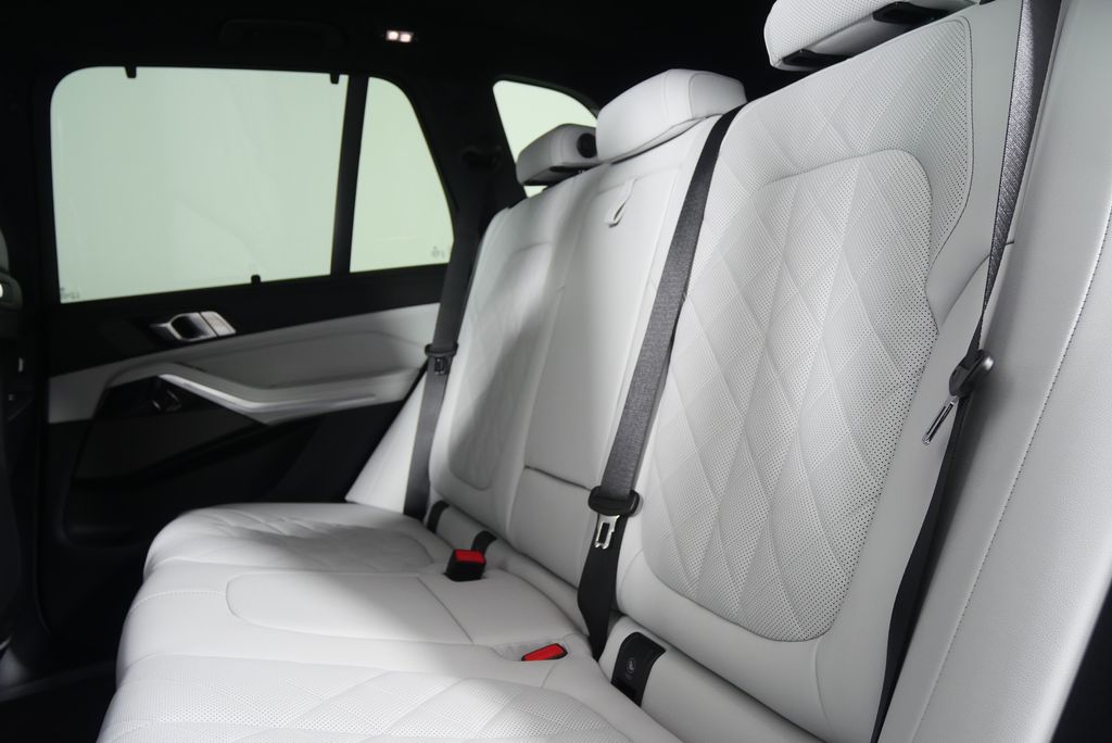 Thumbnail: 2026 BMW X5 - 15