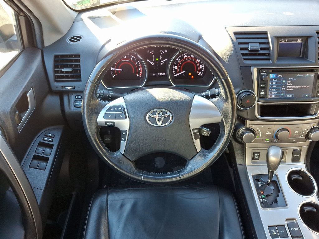 2013 Toyota Highlander Base 11