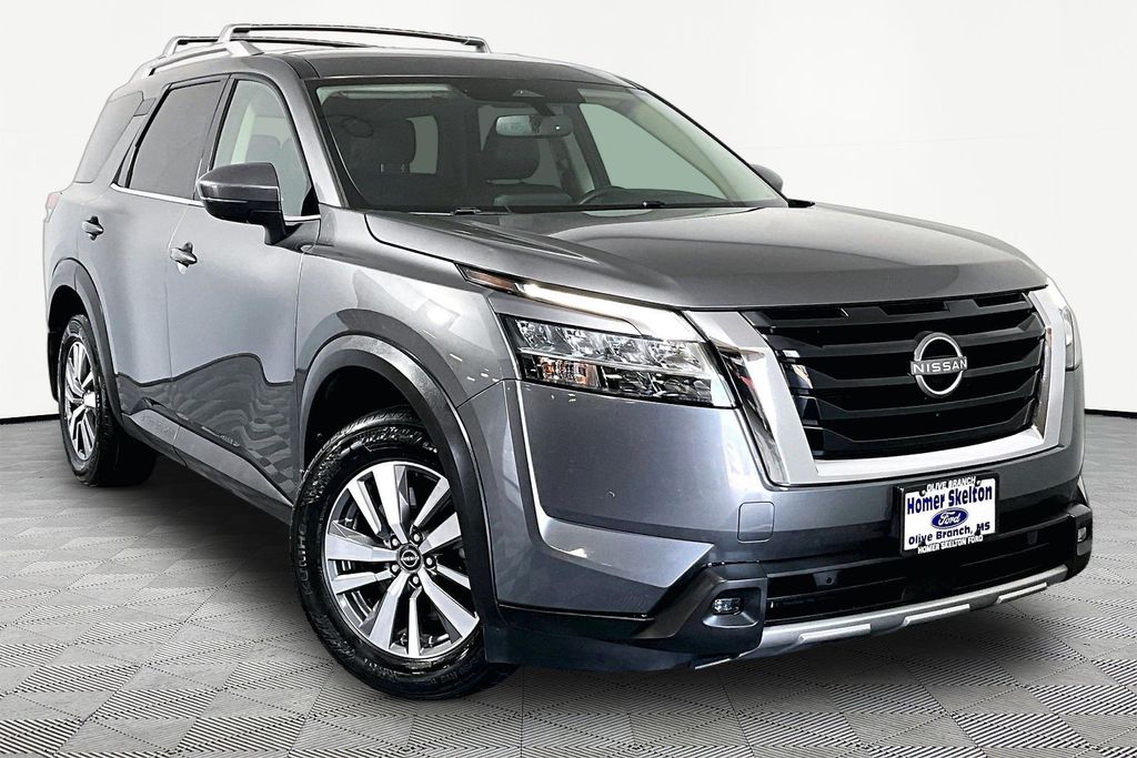  2022 Nissan Pathfinder SL 4WD   