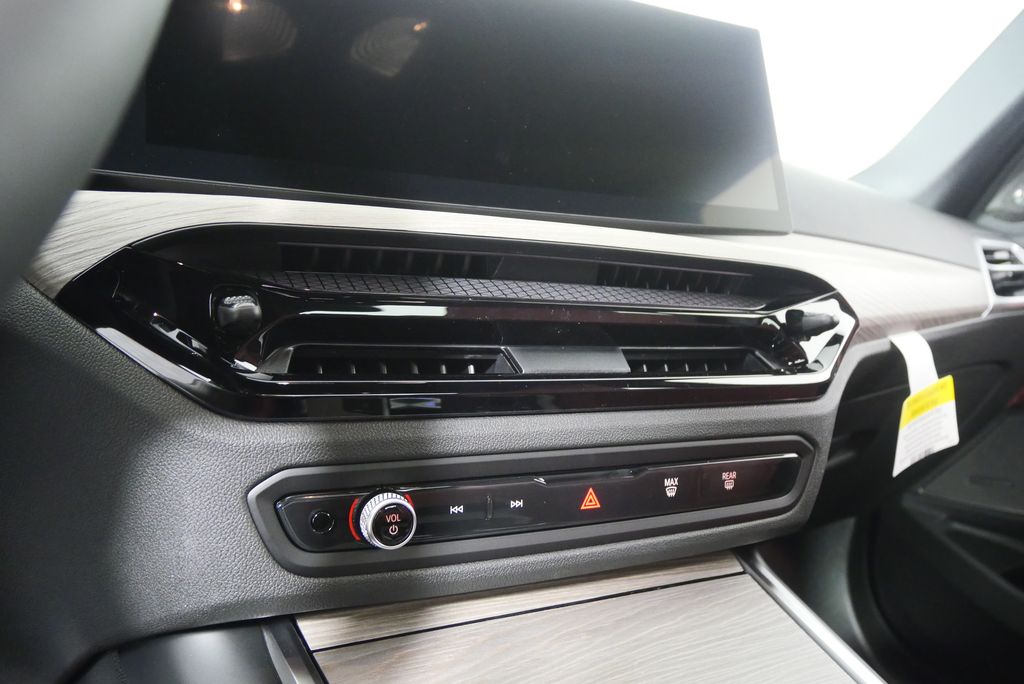 Thumbnail: 2025 BMW 3 Series - 21