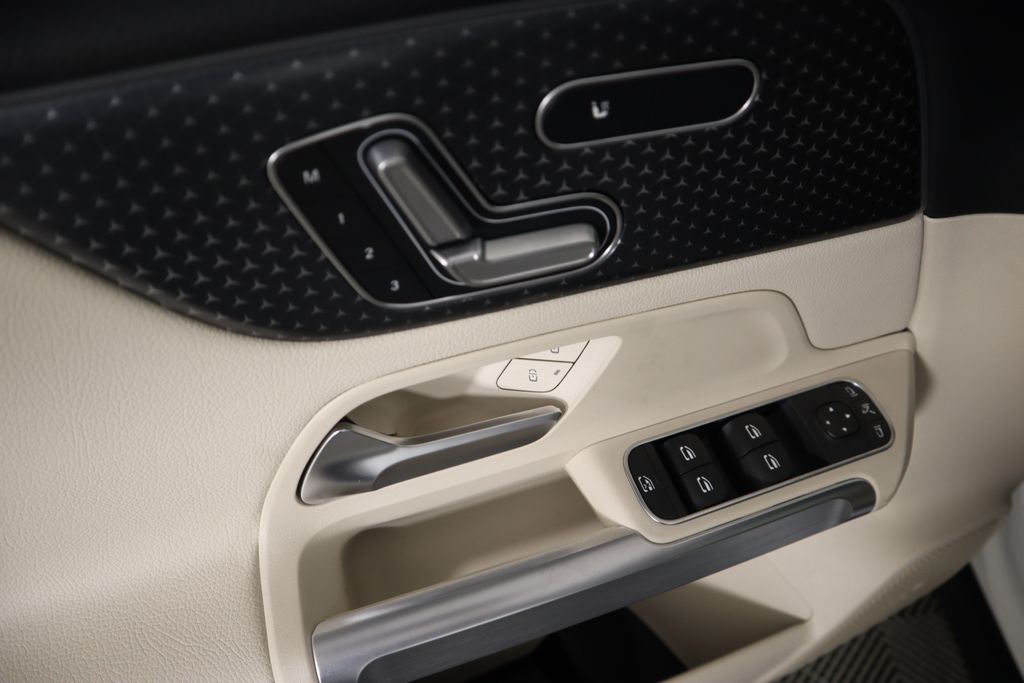 Thumbnail: 2025 Mercedes-Benz GLB - 24