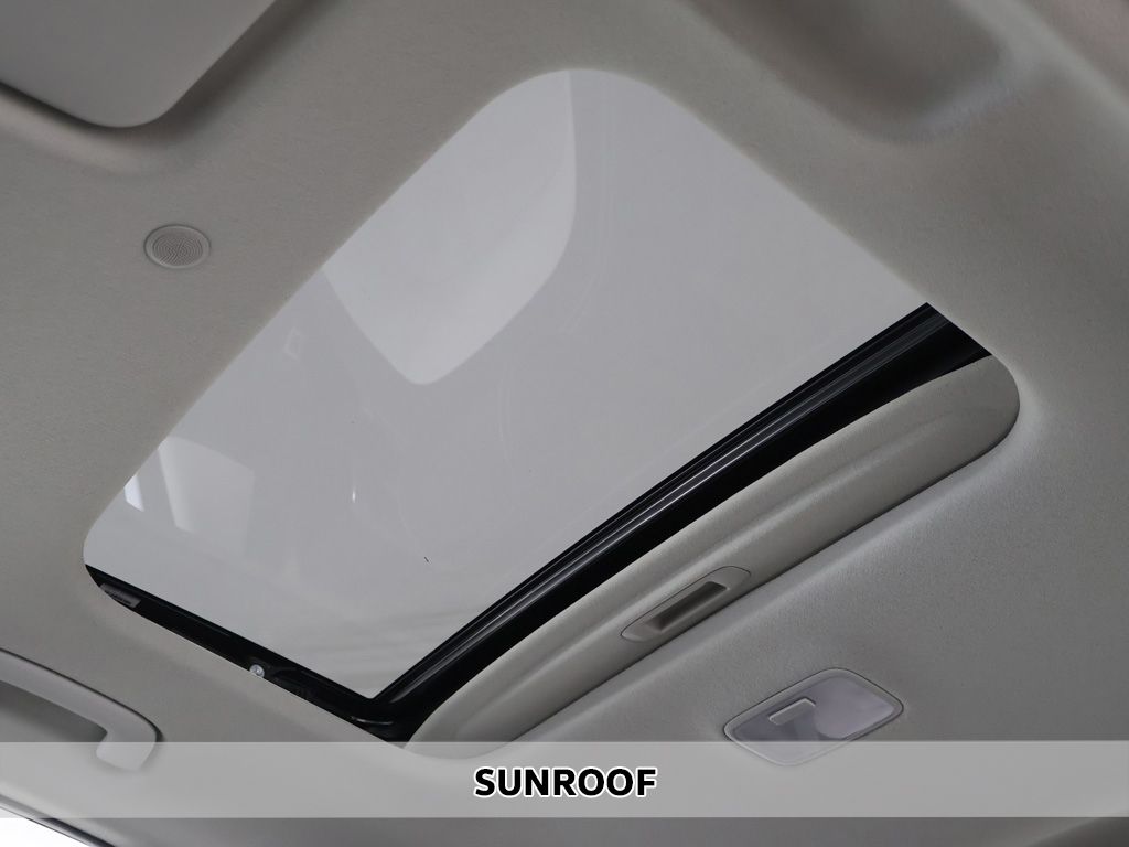 Certified Used 2024 White Hyundai SEL image 3