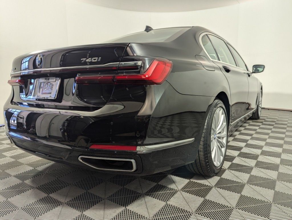 2022 BMW 7-Series 740i xDrive photo