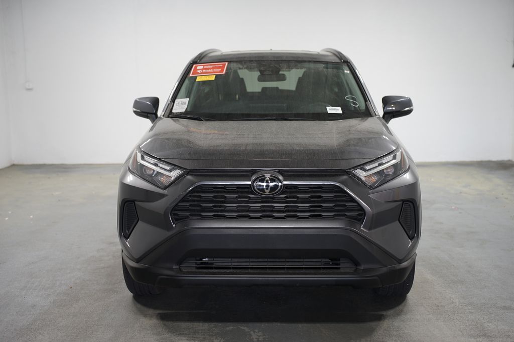 2022 Toyota RAV4 XLE 2