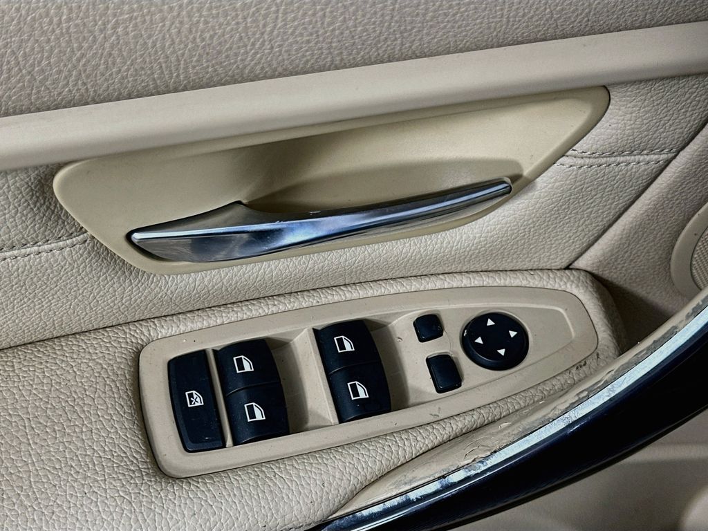 Thumbnail: 2015 BMW 3 Series - 17