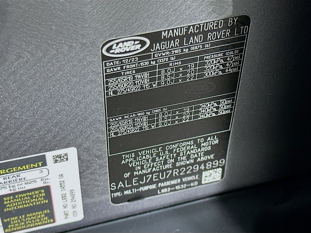 2024 Land Rover Defender 110 32