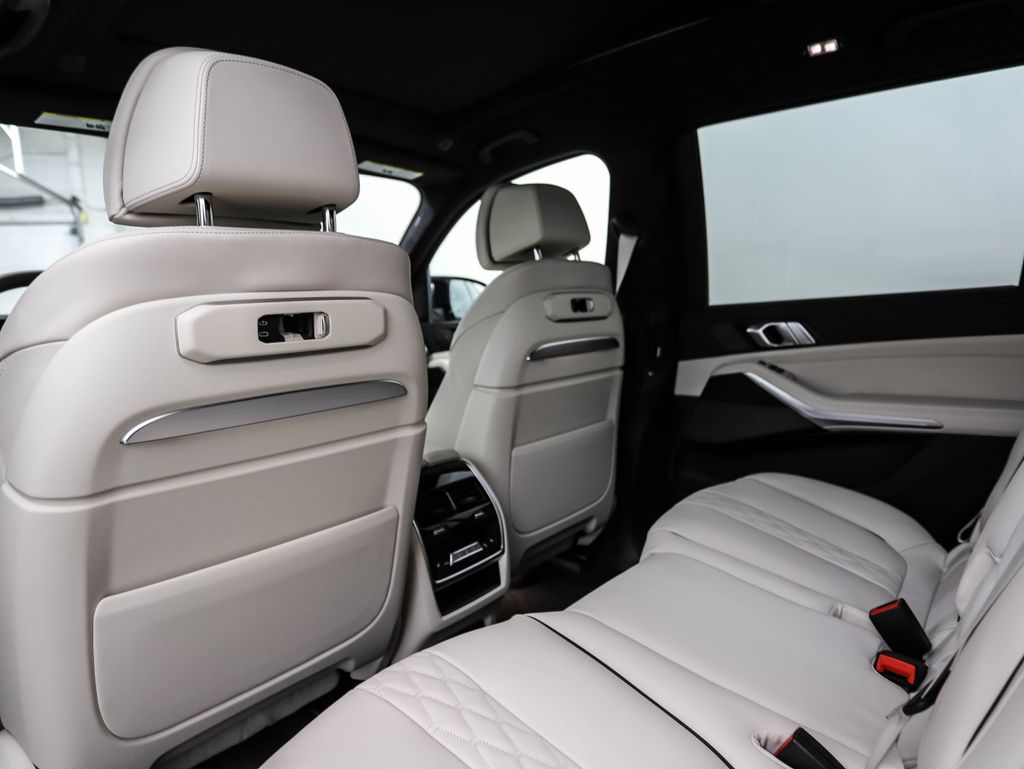 Thumbnail: 2026 BMW X7 - 20