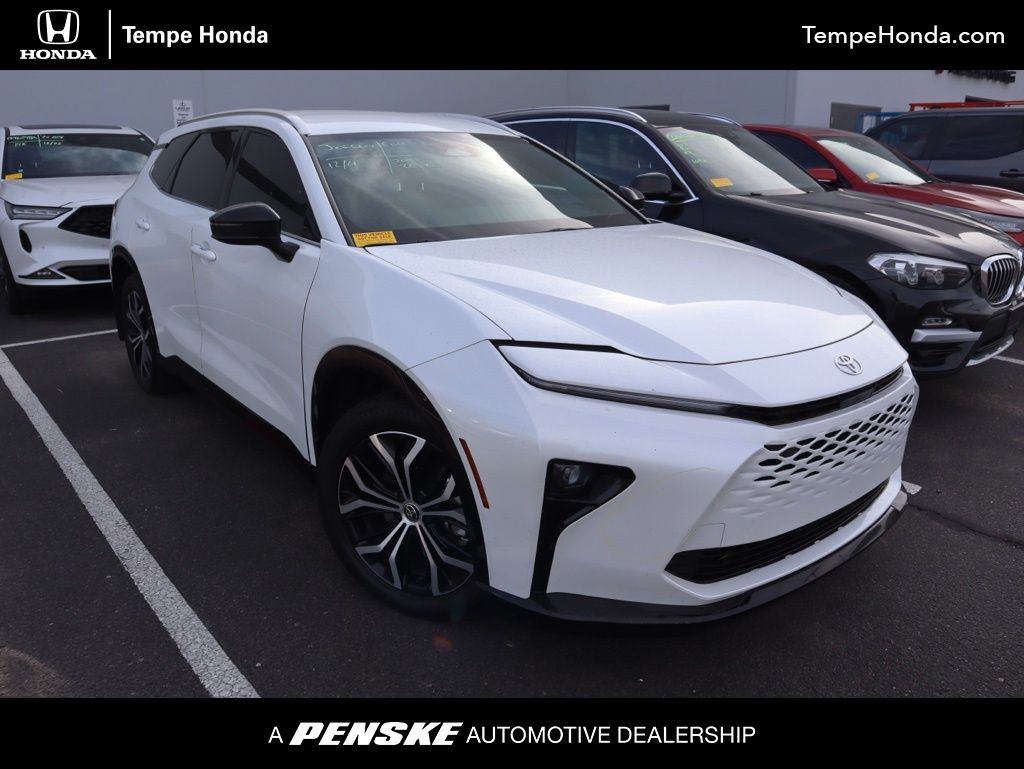 2025 Toyota Crown Signia XLE -
                  Tempe, AZ