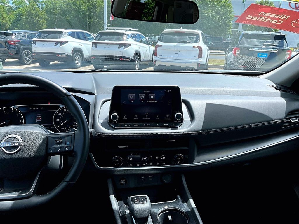 2025 Nissan Rogue — photo 18