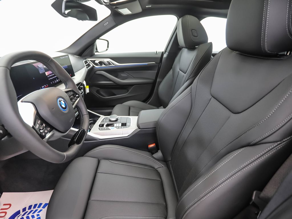 Thumbnail: 2025 BMW i4 - 12