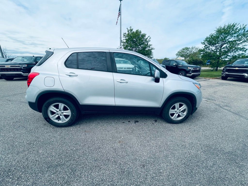 View vehicle photo 7