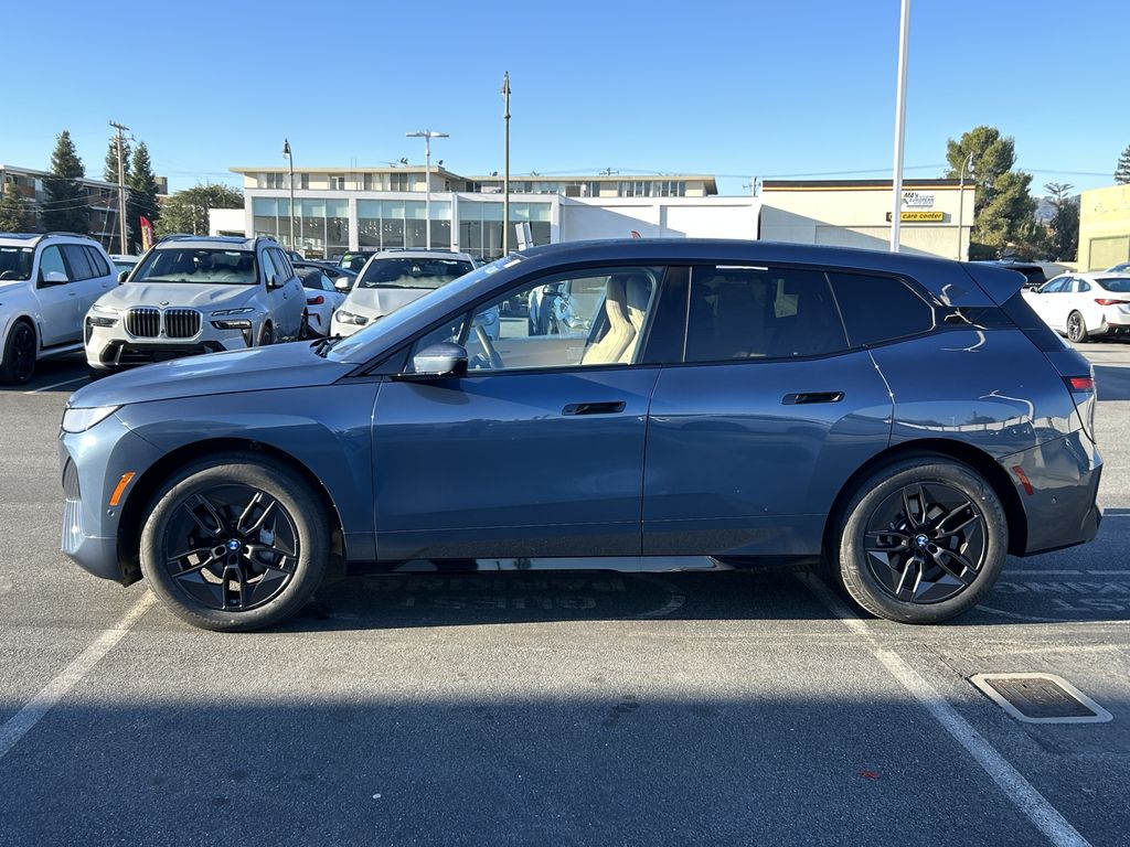 Thumbnail: 2026 BMW iX - 2