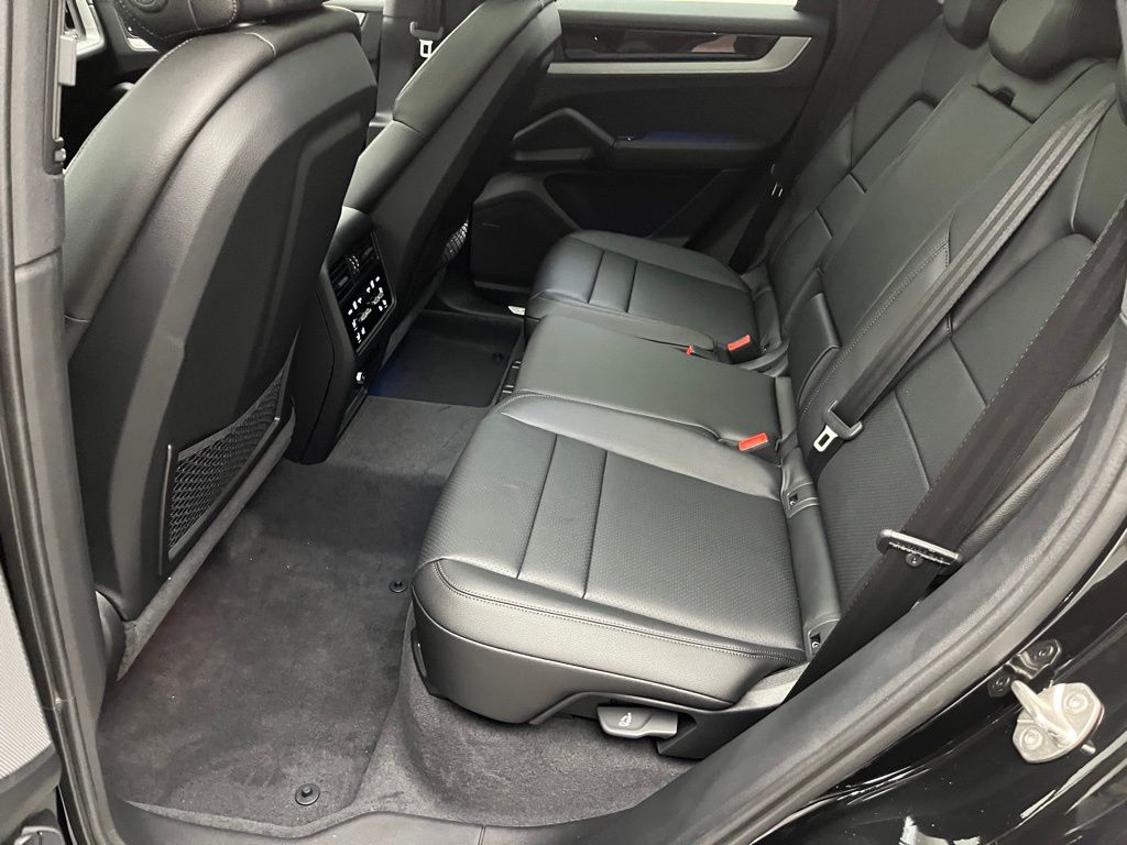 Thumbnail: 2026 Porsche Cayenne - 27