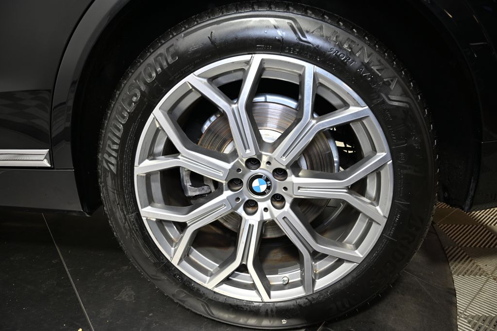 Thumbnail: 2024 BMW X7 - 12