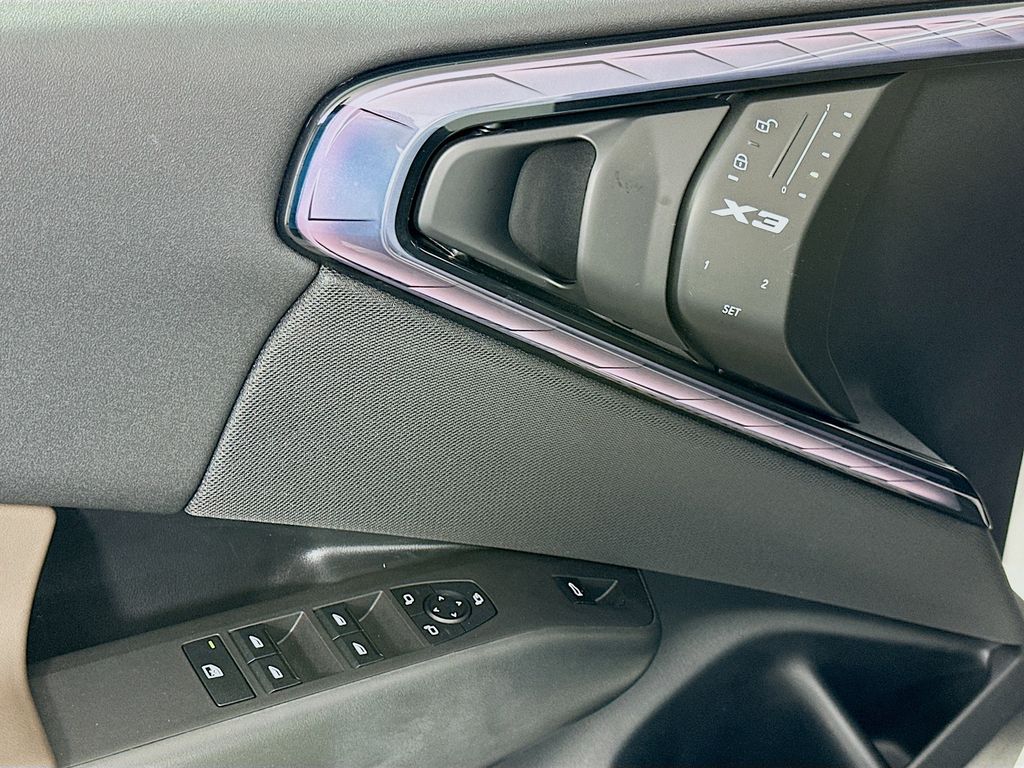 Thumbnail: 2025 BMW X3 - 17