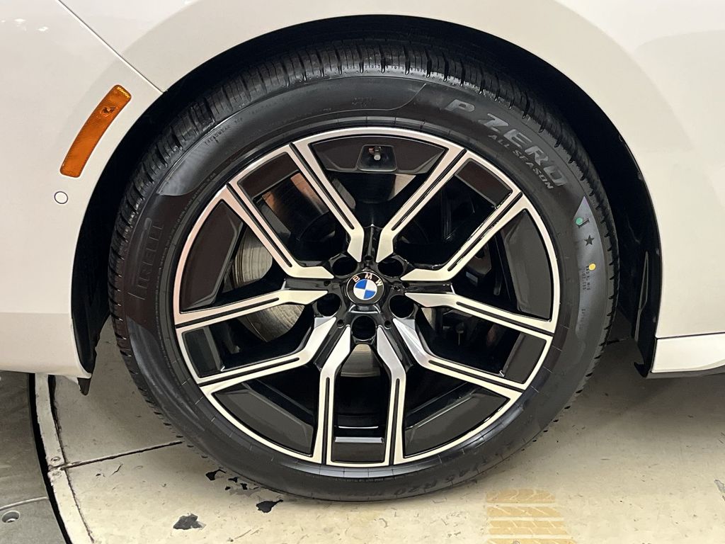 Thumbnail: 2023 BMW 7 Series - 10