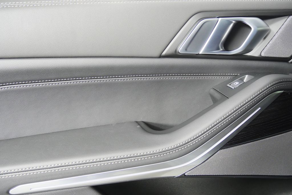 Thumbnail: 2026 BMW X5 - 13