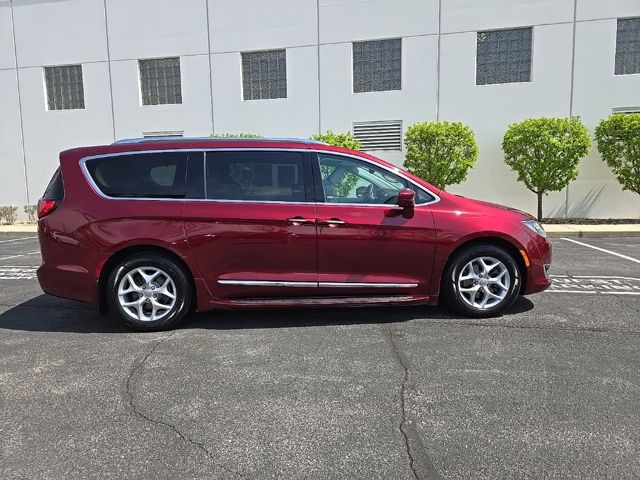 2017 Chrysler Pacifica  9
