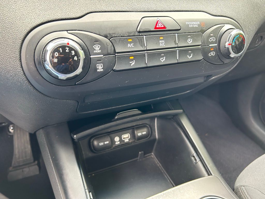 2020 Kia Sorento LX 31