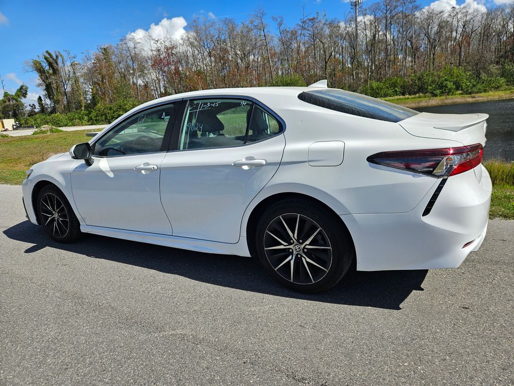 2023 Toyota Camry SE 3