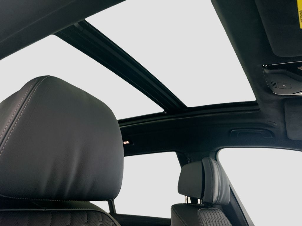 Thumbnail: 2027 BMW X7 - 17