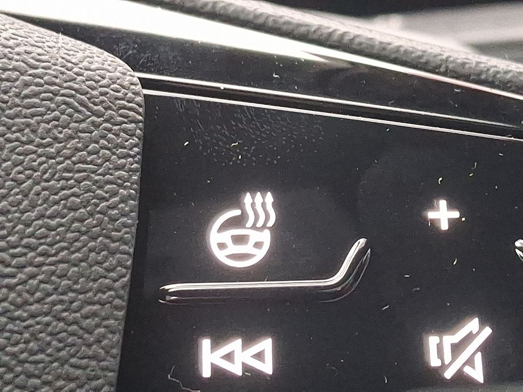 Thumbnail: 2025 Audi SQ5 - 16