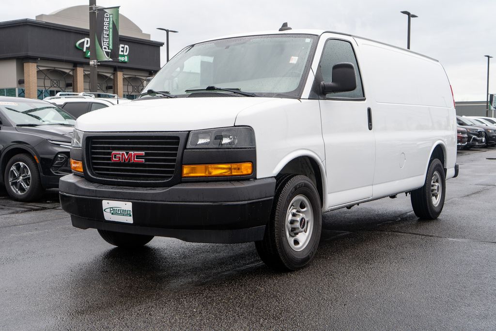 Summit White 2022 GMC Savana Cargo 2500 RWD Van Rear-Wheel Drive 8-Speed Automatic Overdrive