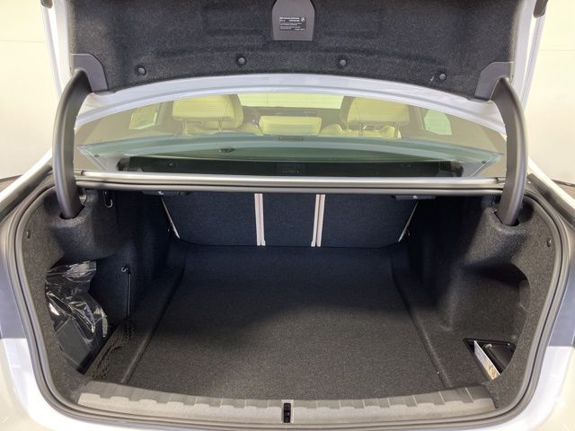 Thumbnail: 2025 BMW 3 Series - 3