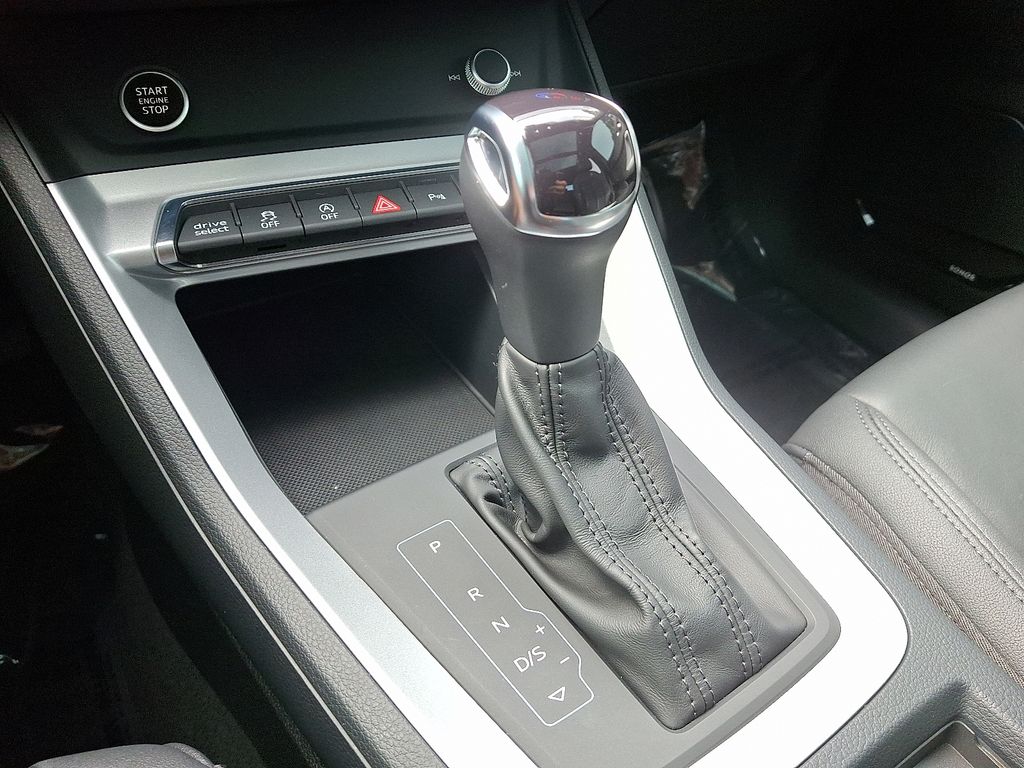Thumbnail: 2022 Audi Q3 - 16