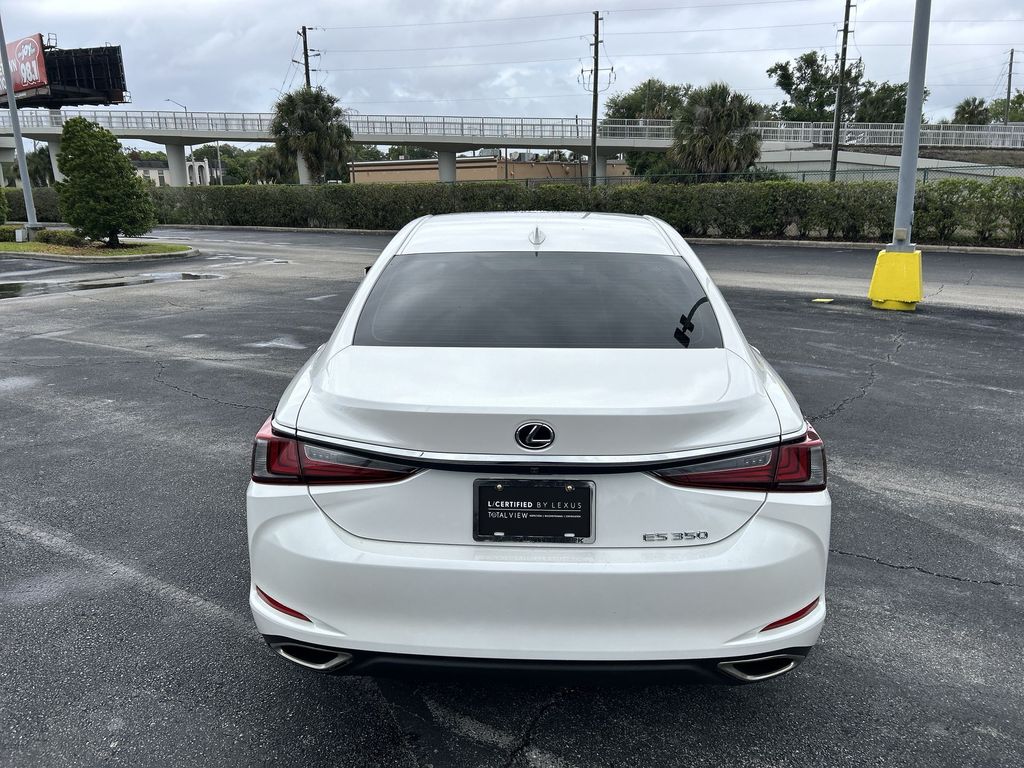 Thumbnail: 2021 Lexus ES - 17