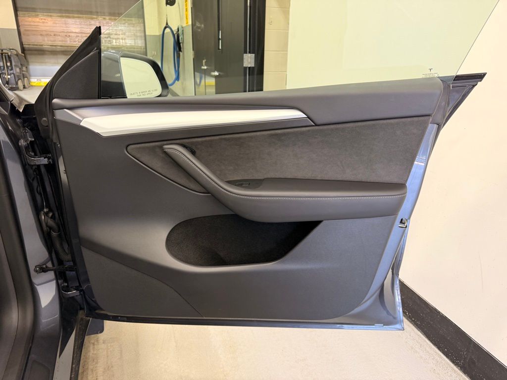 Thumbnail: 2023 Tesla Model Y - 25