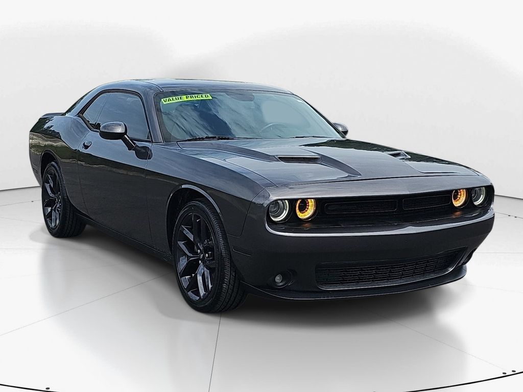 2019 Dodge Challenger SXT Auto's photo