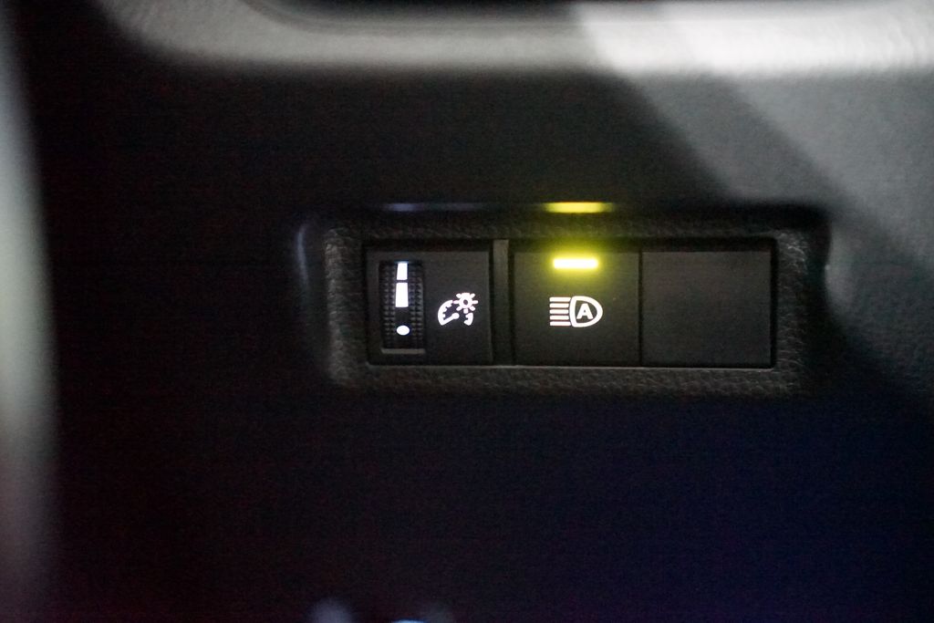 2025 Toyota RAV4 XLE 23