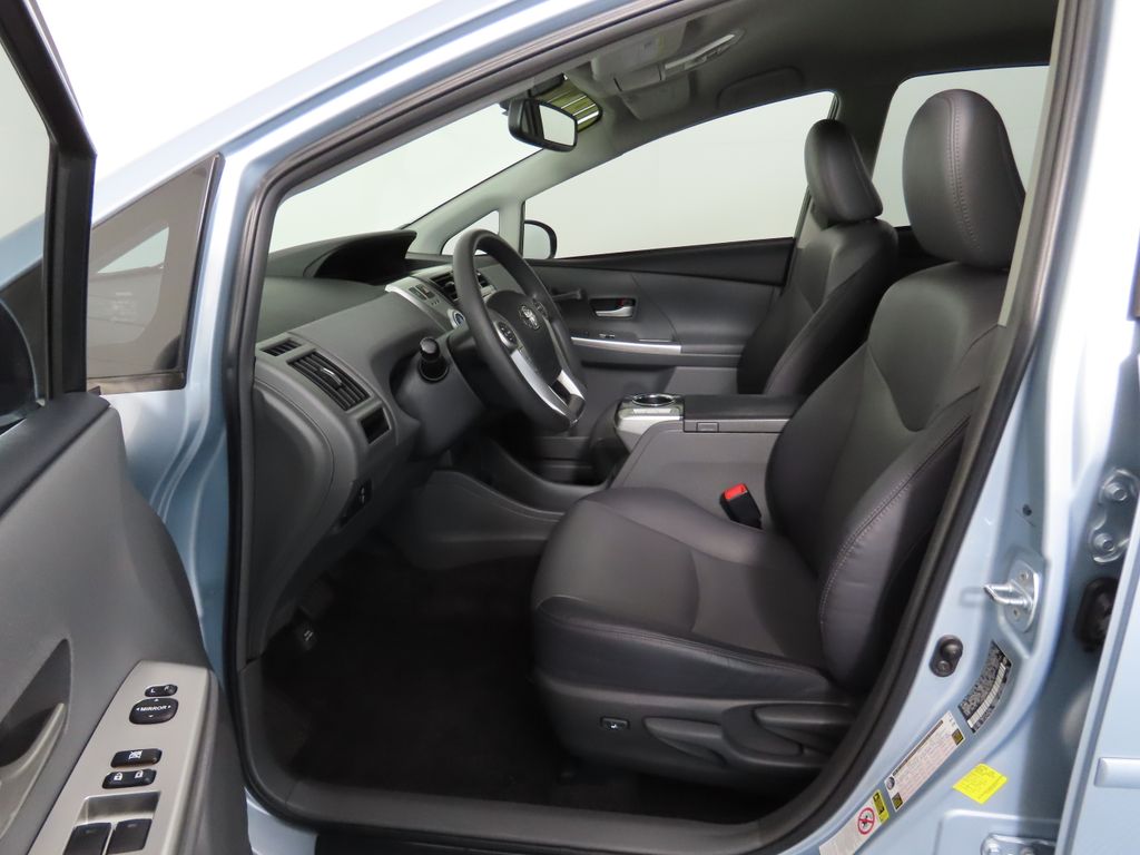 2012 Toyota Prius v Five 19