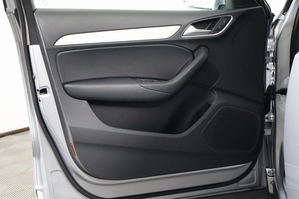 Thumbnail: 2018 Audi Q3 - 12