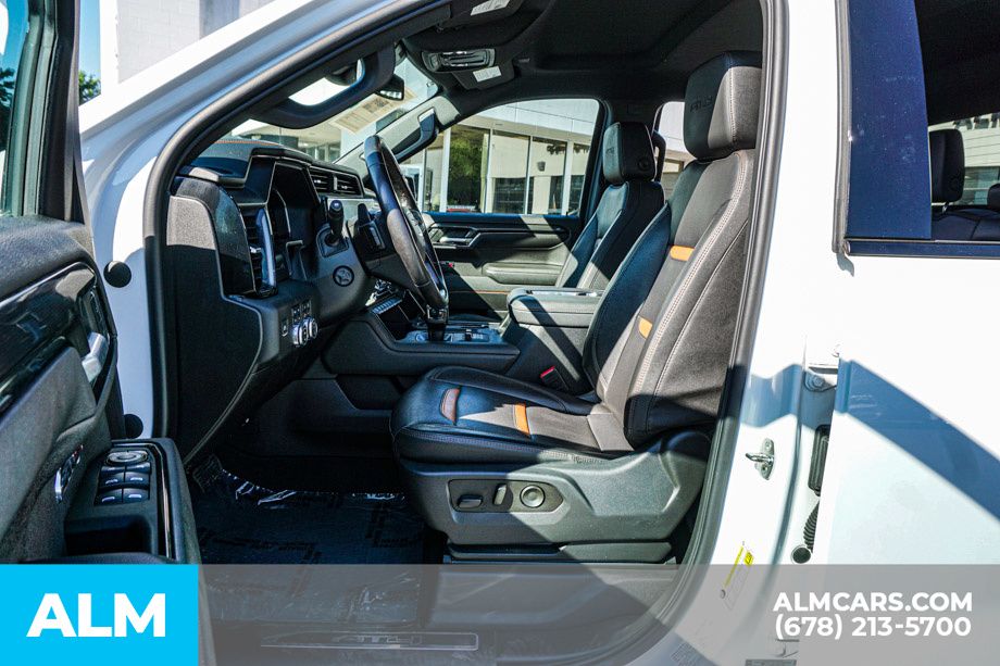 Used 2022 White GMC AT4 image 19