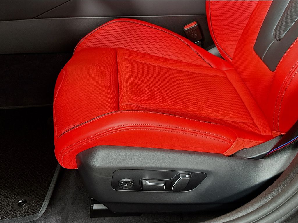 Thumbnail: 2026 BMW M5 - 21