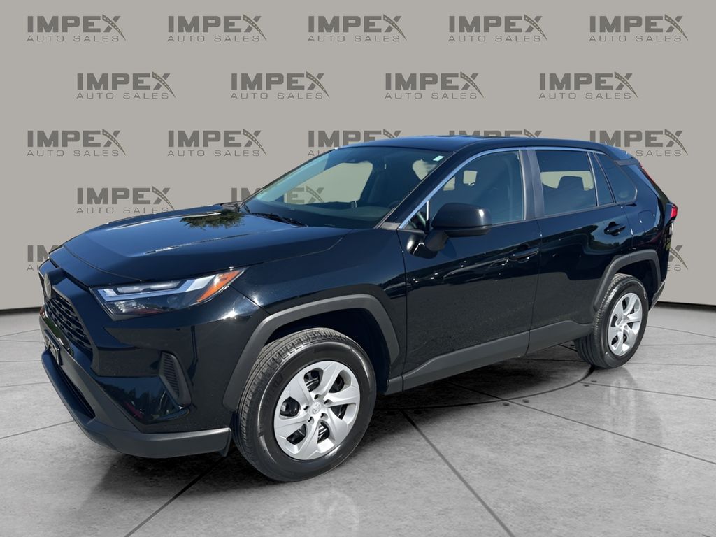 2024 Toyota RAV4 LE's photo