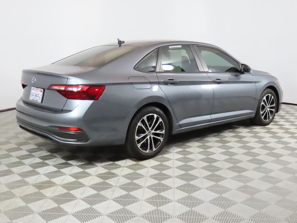 Thumbnail: 2023 Volkswagen Jetta - 5