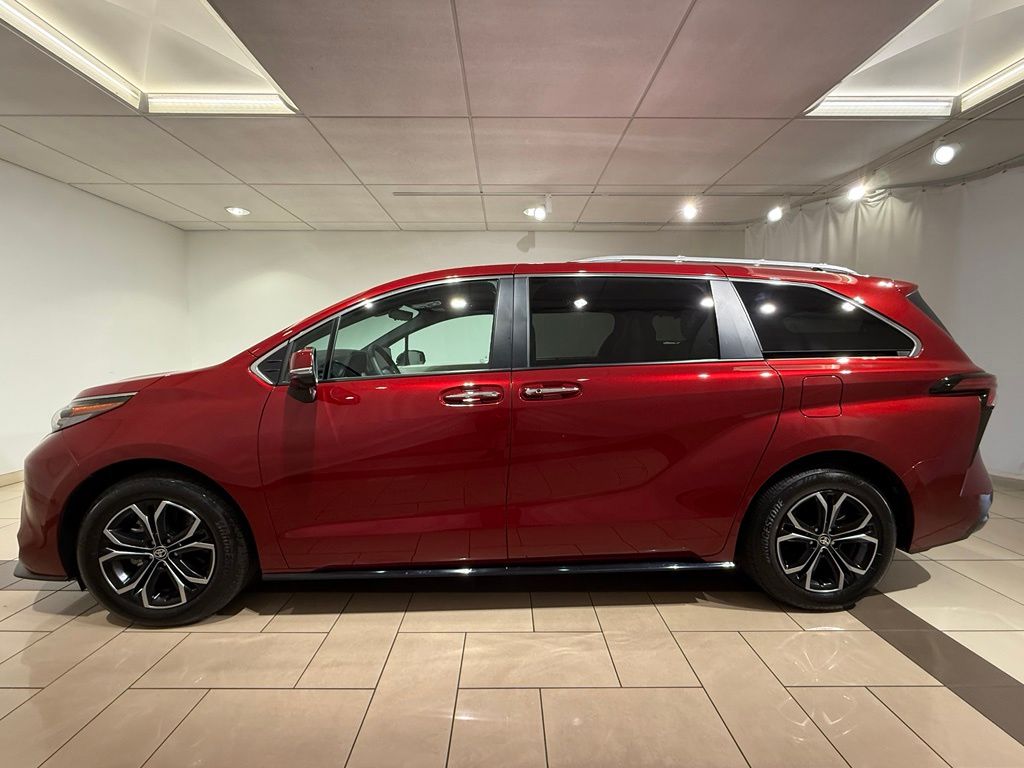 Thumbnail: 2026 Toyota Sienna - 2