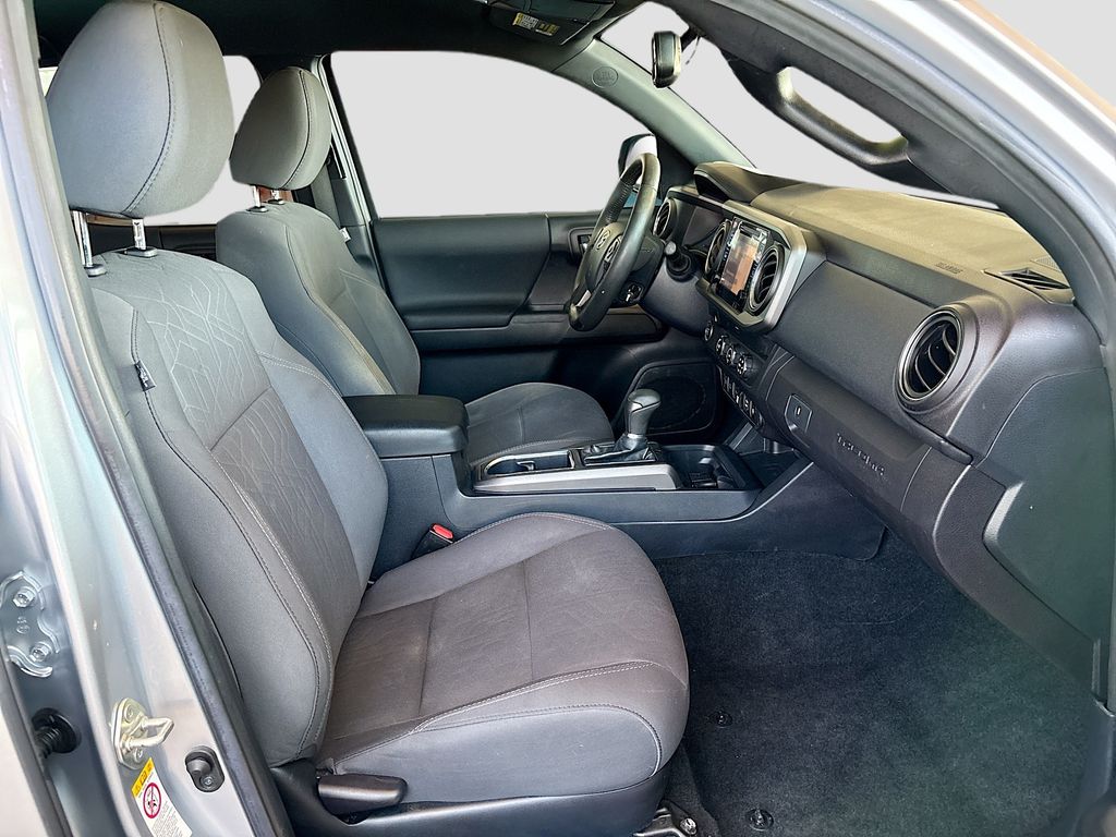 Thumbnail: 2019 Toyota Tacoma - 19