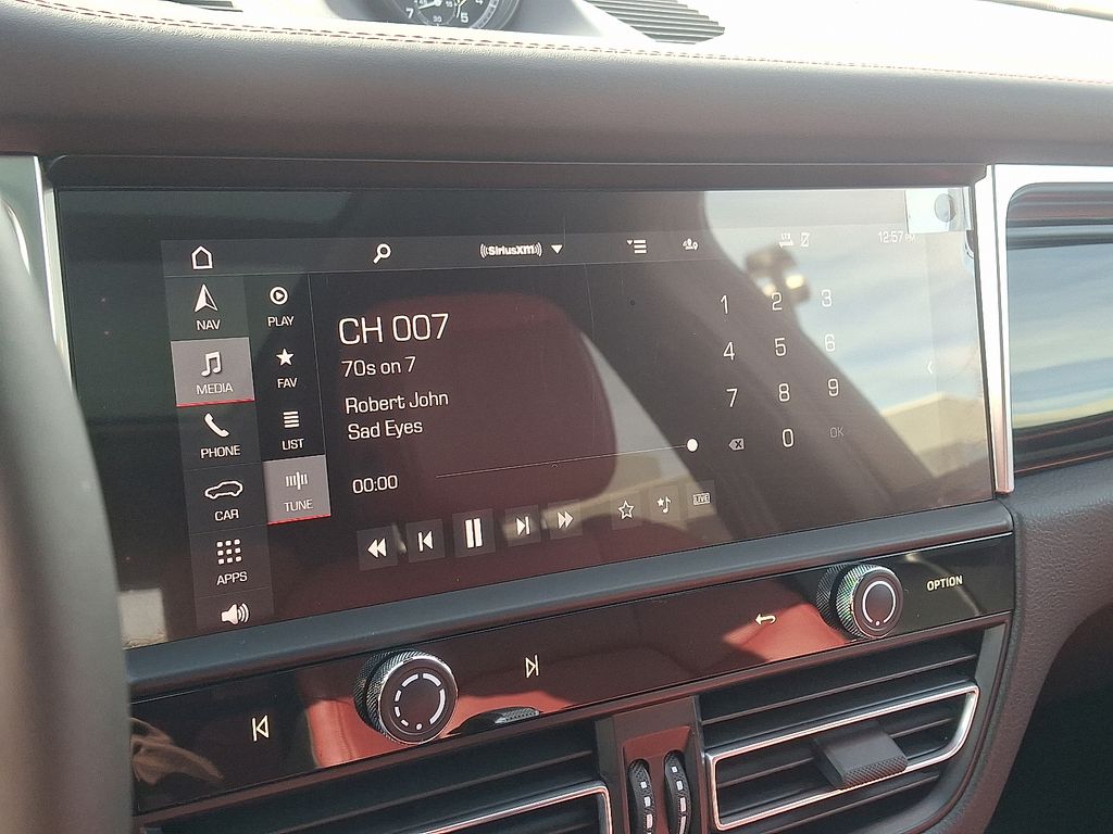 Thumbnail: 2023 Porsche Macan - 20