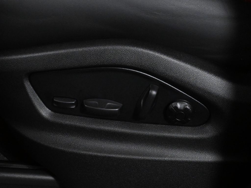 Thumbnail: 2026 Porsche Cayenne - 30