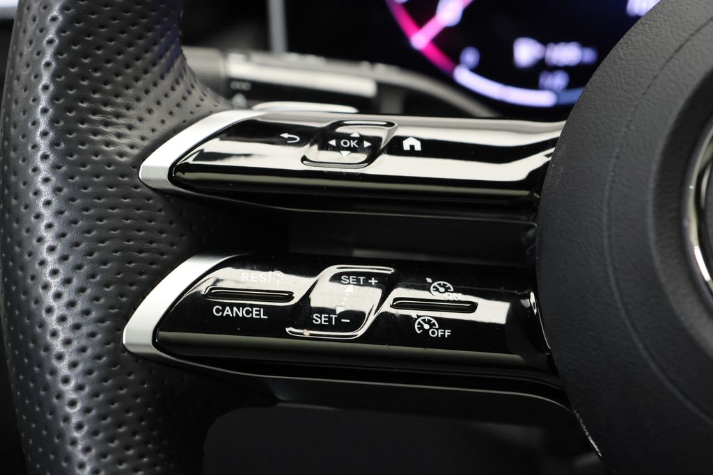 Thumbnail: 2025 Mercedes-Benz GLC - 22