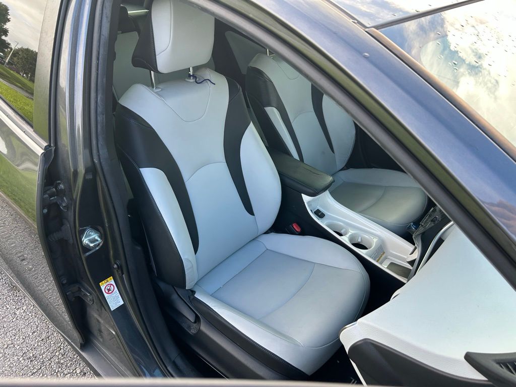 Thumbnail: 2016 Toyota Prius - 15