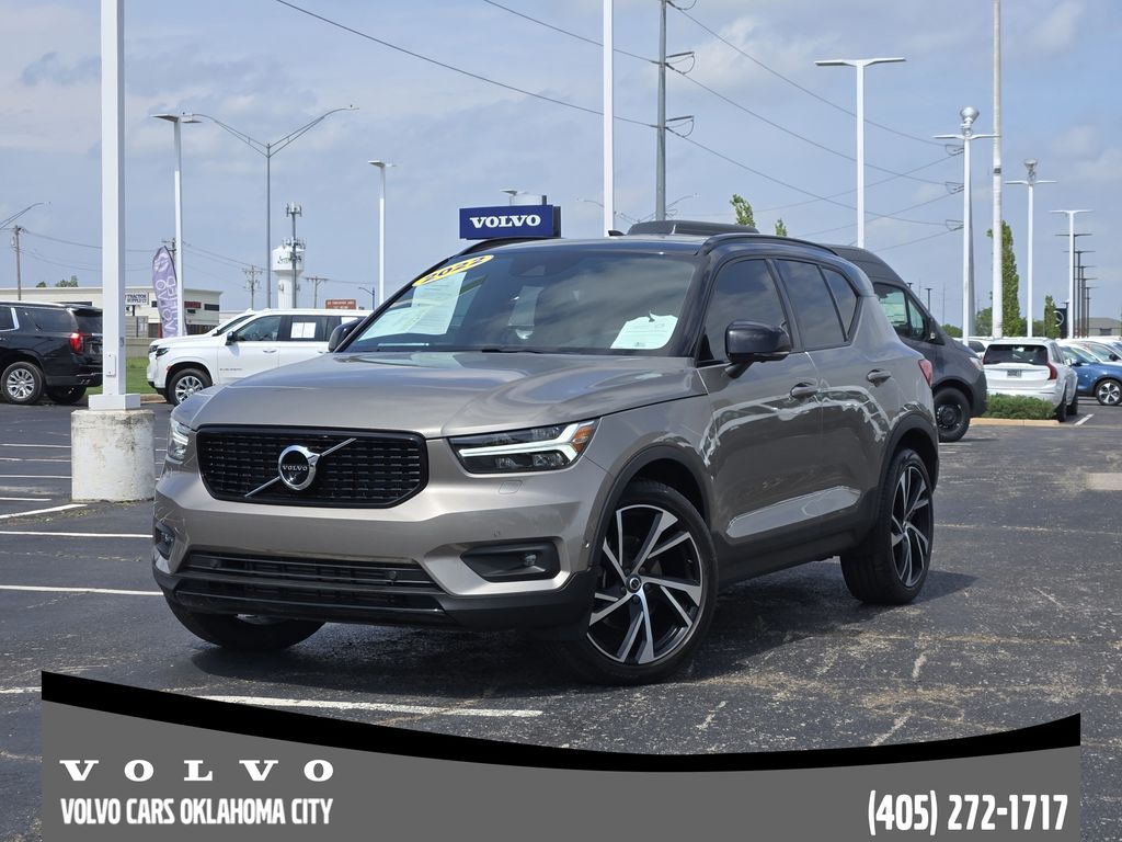 2022 Volvo XC40 R-Design