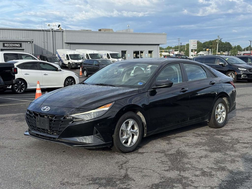 2023 Hyundai Elantra SE