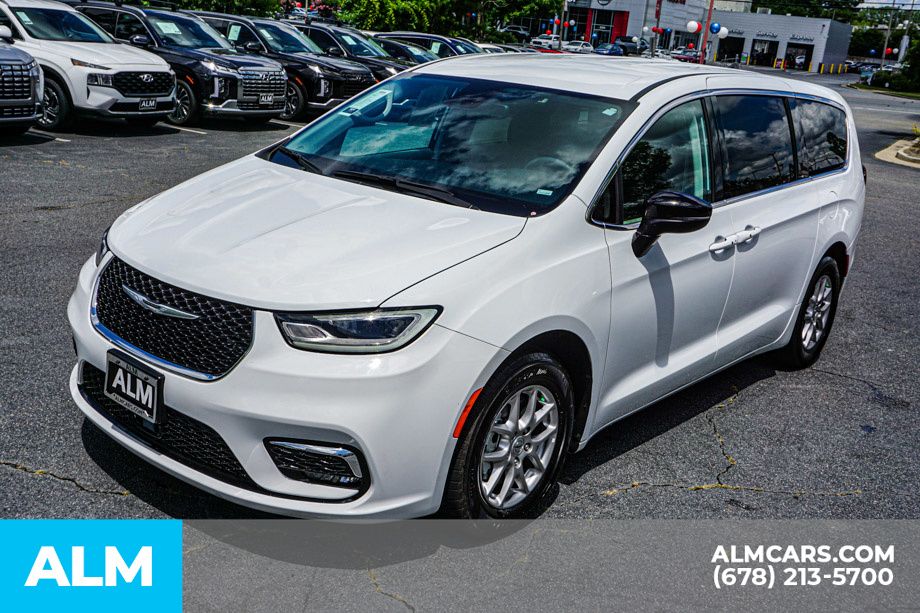 2024 Chrysler Pacifica Touring L photo 13