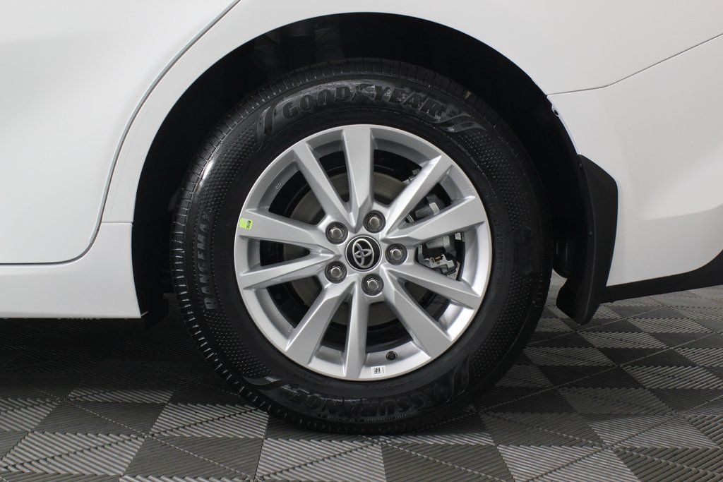 2025 Toyota Camry LE 10
