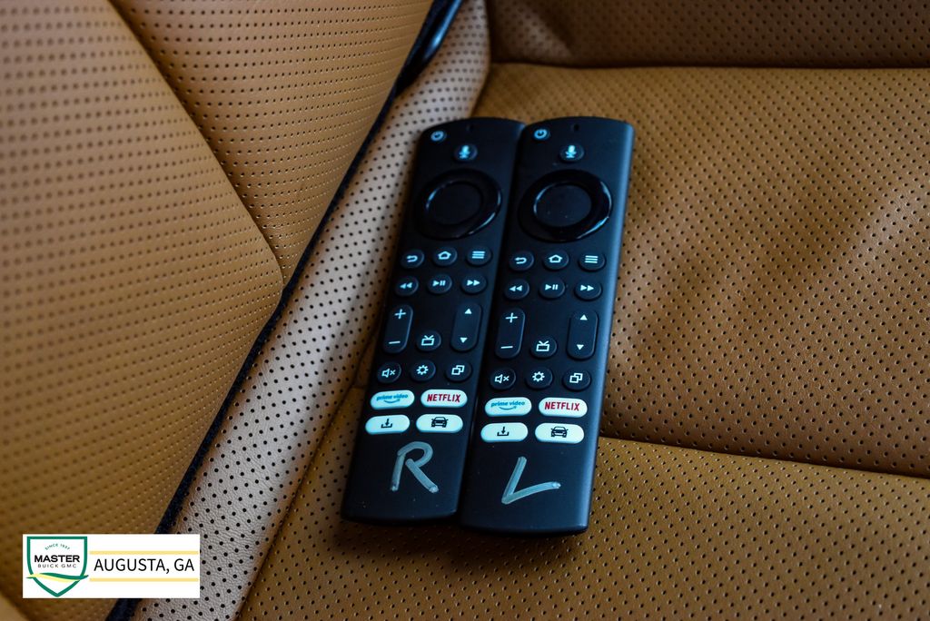 Used 2025 Chrysler Pacifica Van